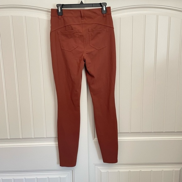 Lululemon City Sleek Slim-Fit 5 Pocket High-Rise Pant
Ancient Copper  size 29 - Picture 10 of 11
